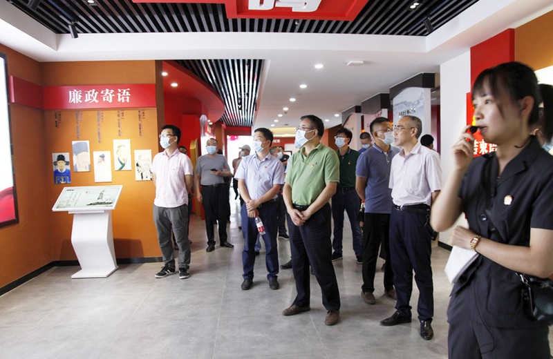 廉政警示教育图片1.jpg