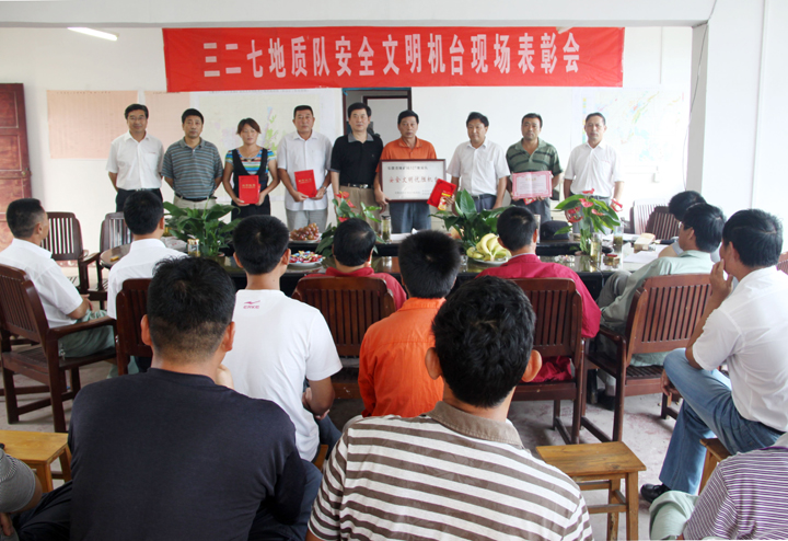 午夜妇女AAAA区片