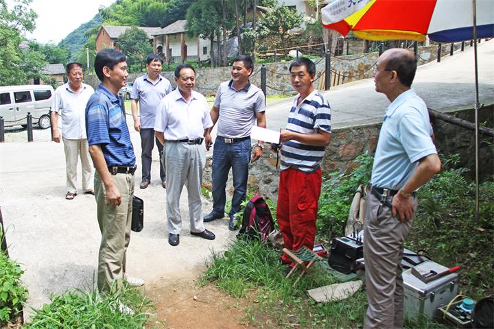 午夜妇女AAAA区片